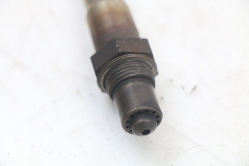 photo de SONDE LAMBDA HUSQVARNA SVARTPILEN 401 (2018 - 2023) - Gros plan technique