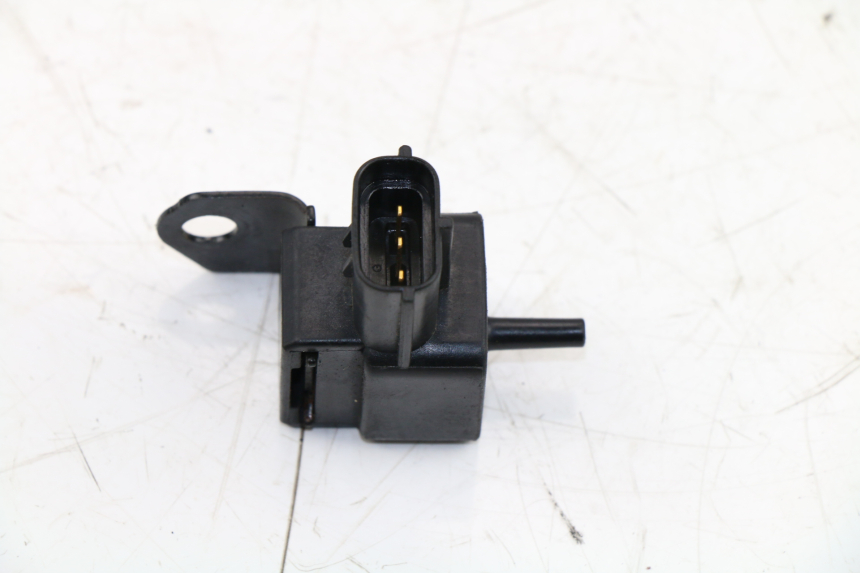 photo de SONDE PRESSION AIR SUZUKI GSX R 750 (1996 - 2000)