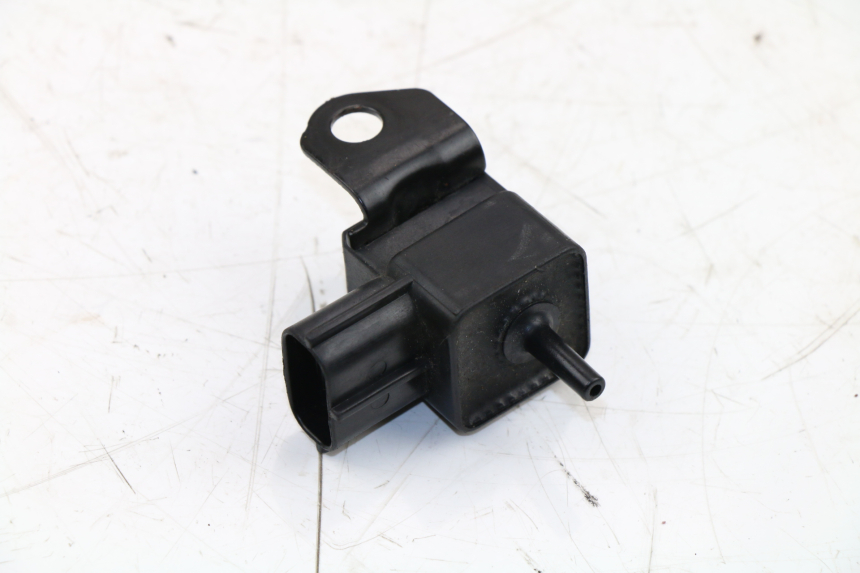 photo de SONDE PRESSION AIR SUZUKI GSX R 750 (1996 - 2000)