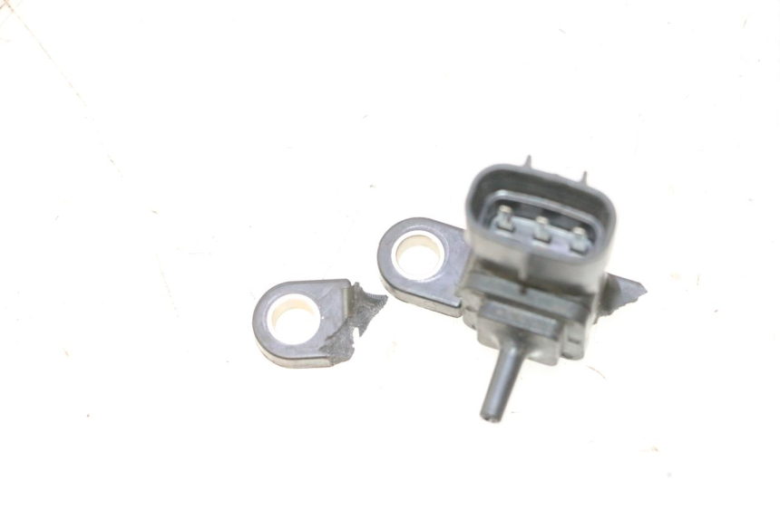 photo de SONDE PRESSION AIR YAMAHA XMAX X-MAX 125 (2006 - 2009) - Zoom état d’usage
