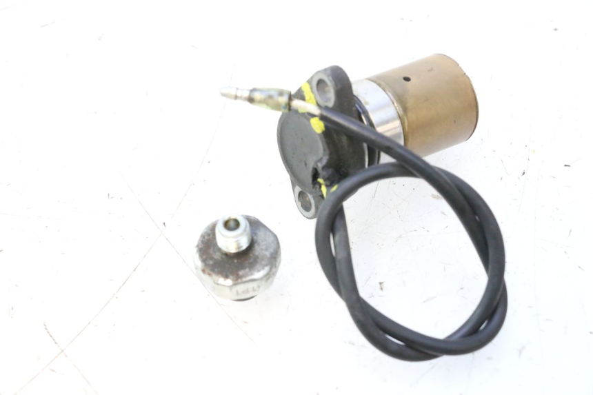 photo de SONDE PRESSION D'HUILE SUZUKI BURGMAN EXECUTIVE ABS 650 (2006 - 2012) - Marquages et références