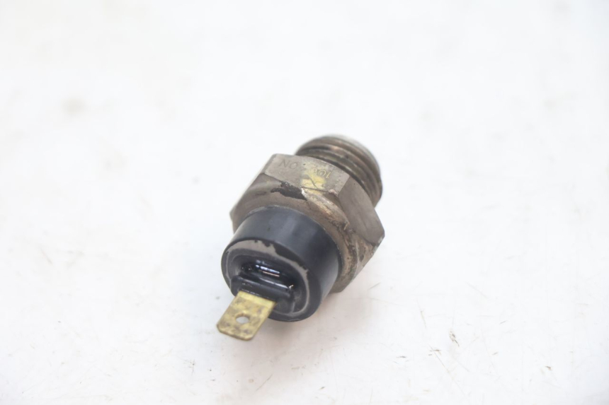 photo de SONDE PRESSION D'HUILE HONDA CB F HORNET 600 (2005 - 2006) - Autre angle de vue