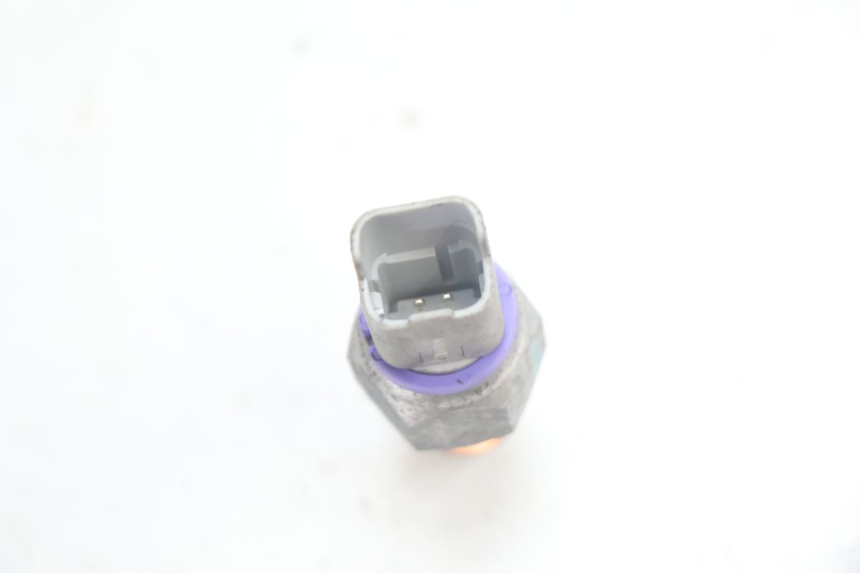 photo de SONDE PRESSION HUILE FREIN PIAGGIO MP3 HPE 530 (2022 - 2026) - Gros plan technique