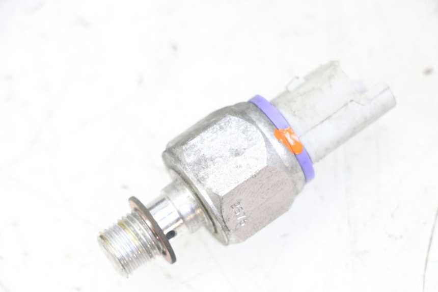 photo de SONDE PRESSION HUILE FREIN PIAGGIO MP3 LT 400 (2007 - 2012)