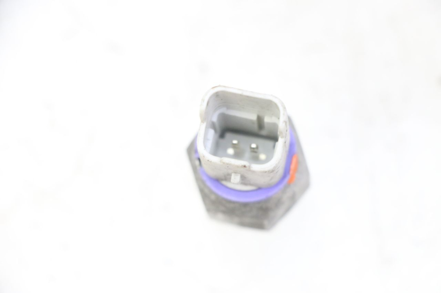 photo de SONDE PRESSION HUILE FREIN PIAGGIO MP3 LT 400 (2007 - 2012)