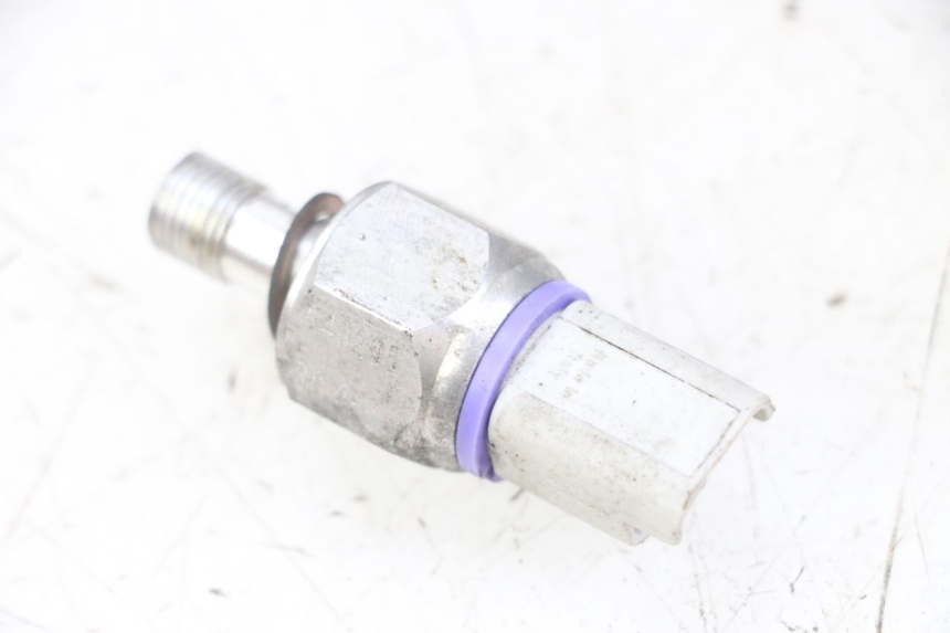 photo de SONDE PRESSION HUILE FREIN PIAGGIO MP3 LT 400 (2007 - 2012)