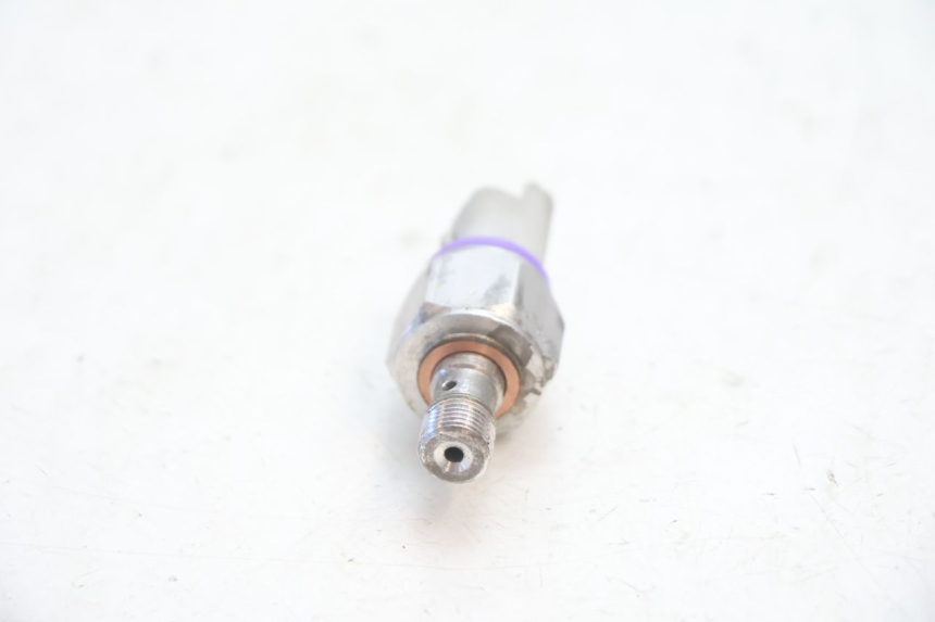 photo de SONDE PRESSION HUILE FREIN PIAGGIO MP3 LT 300 (2010 - 2016) - Autre angle de vue
