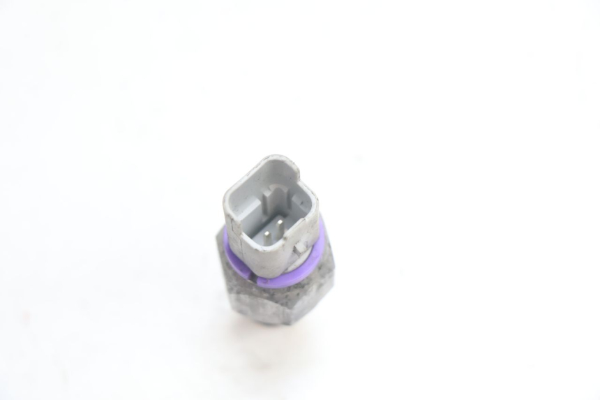 photo de SONDE PRESSION HUILE FREIN PIAGGIO MP3 LT 400 (2007 - 2012) - Autre angle de vue