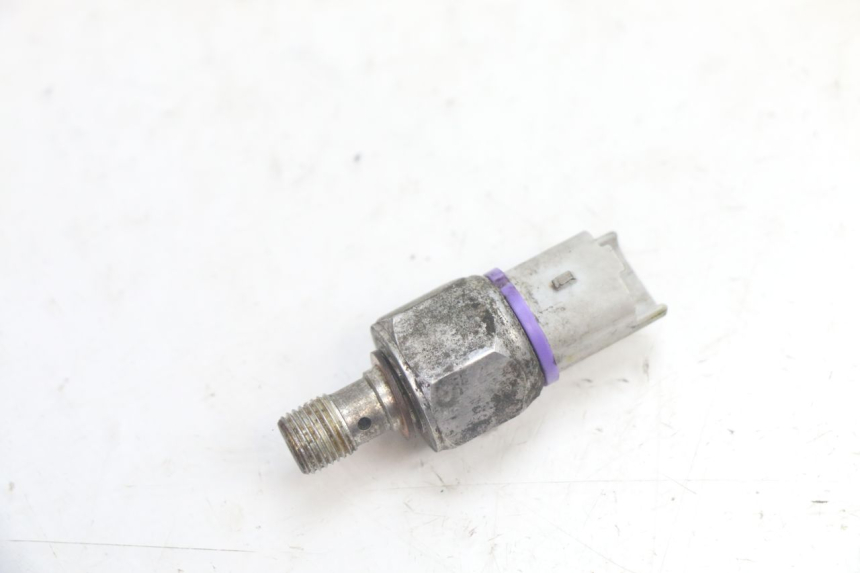 photo de SONDE PRESSION HUILE FREIN PIAGGIO MP3 125 (2006 - 2014) - Vue principale