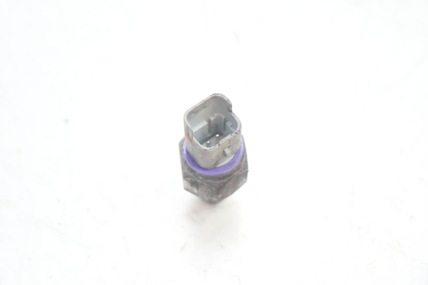 photo de SONDE PRESSION HUILE FREIN PIAGGIO MP3 125 (2006 - 2014) - Autre angle de vue