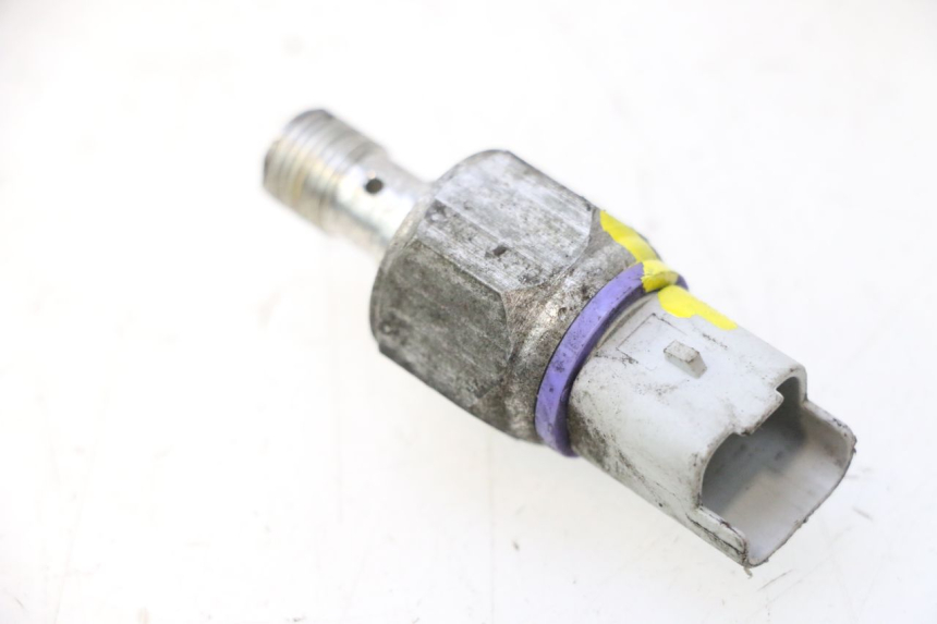 photo de SONDE PRESSION HUILE FREIN PIAGGIO MP3 500 (2011 - 2015) - Autre angle de vue