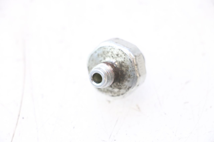 photo de SONDE PRESSION D'HUILE SUZUKI GSR 600 (2005 - 2012) - Zoom état d’usage