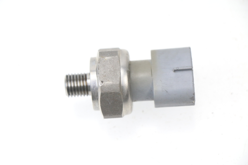 photo de SONDE PRESSION D'HUILE HONDA VFR F 1200 (2010 - 2015) - Zoom état d’usage