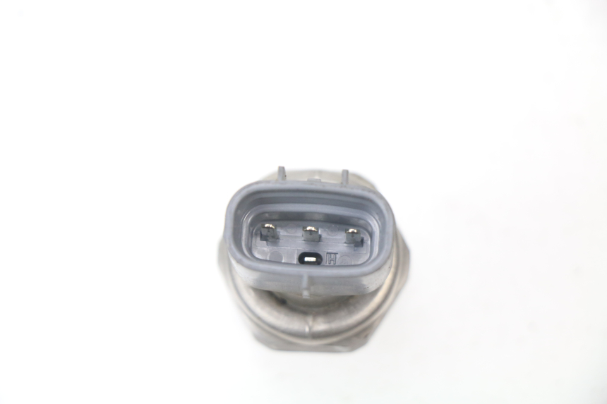 photo de SONDE PRESSION D'HUILE HONDA VFR F 1200 (2010 - 2015) - Autre angle de vue