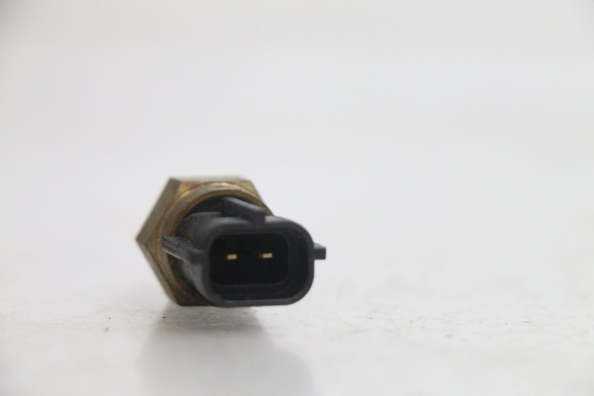 photo de SONDE TEMPERATURE D'EAU YAMAHA FJR 1300 (2001 - 2005) - Zoom état d’usage