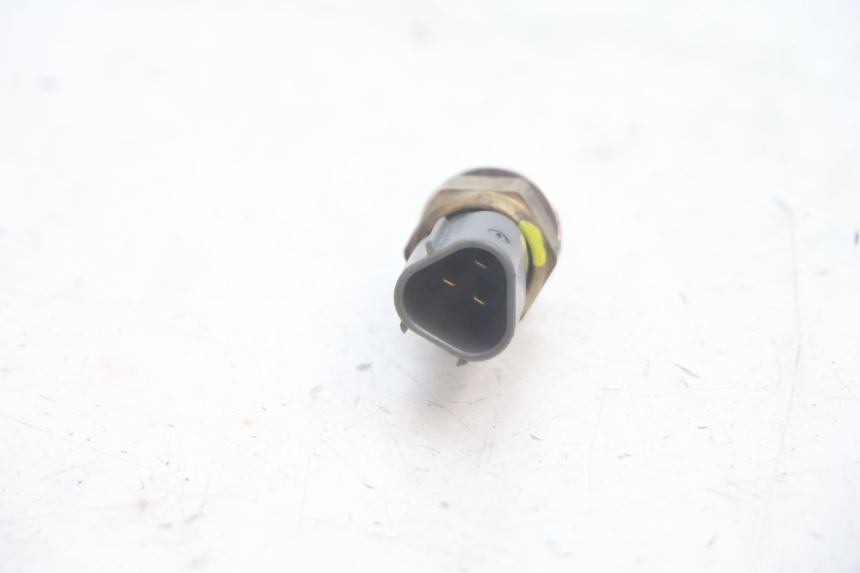 photo de SONDE TEMPERATURE D'EAU HONDA FJS SILVER WING SILVERWING 400 (2005 - 2008) - Zoom état d’usage