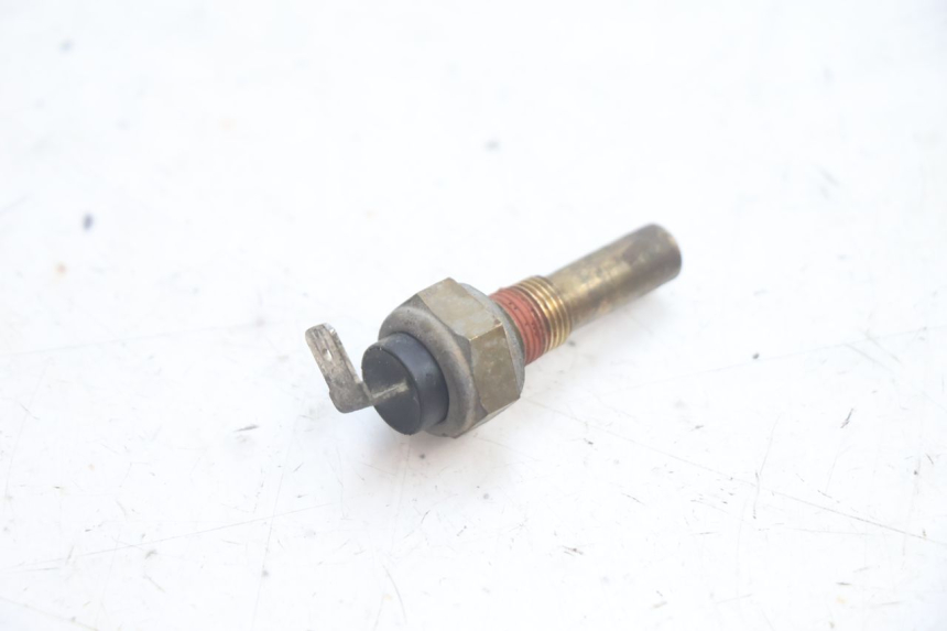 photo de SONDE TEMPERATURE D'EAU YAMAHA YP MAJESTY 125 (2002 - 2006) - Zoom état d’usage