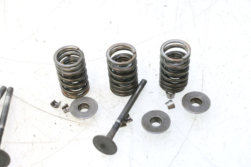 photo de SOUPAPE HONDA CB TWO FIFTY 250 (1991 - 2002) - Points de fixation