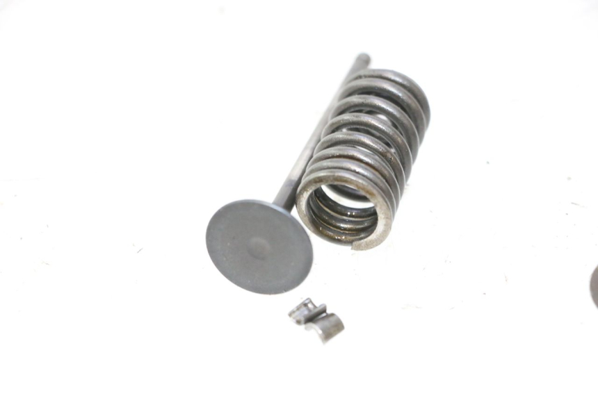 photo de SOUPAPE PEUGEOT KISBEE 4T 50 (2010 - 2017) - Autre angle de vue