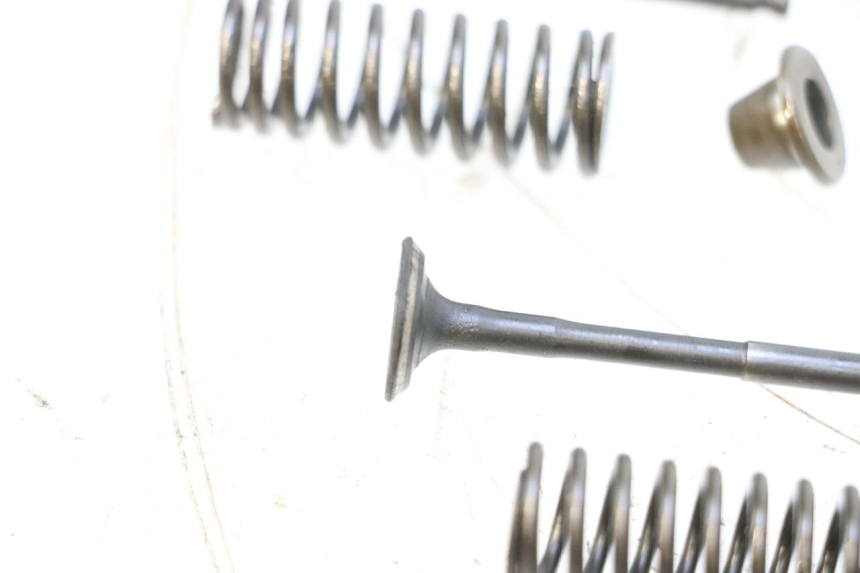 photo de SOUPAPE YAMAHA NEOS NEO'S 4T 50 (2008 - 2016) - Gros plan technique