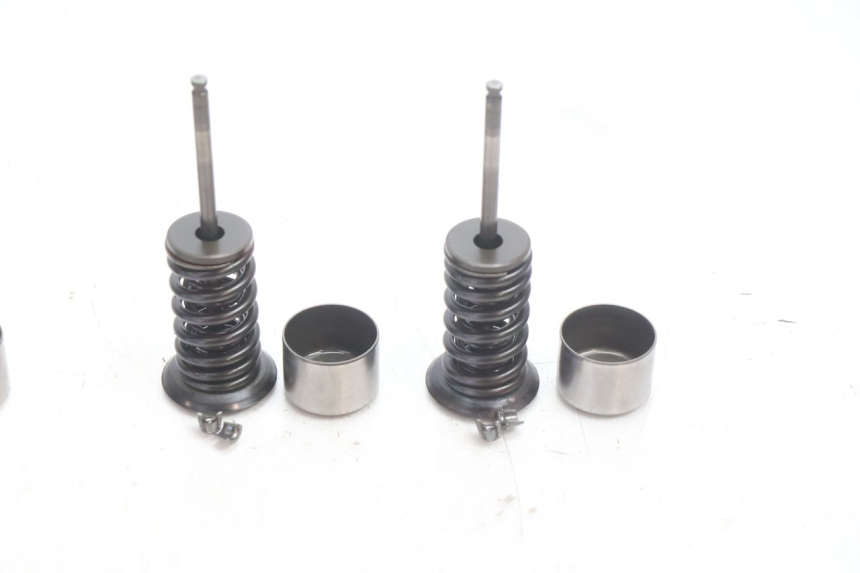 photo de SOUPAPE SUZUKI SV S 650 (2003 - 2009) - Vue rapprochée