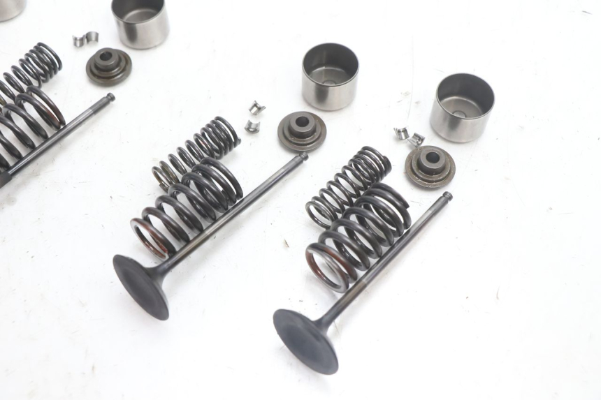 photo de SOUPAPE SUZUKI SV S 650 (2003 - 2009) - Points de fixation