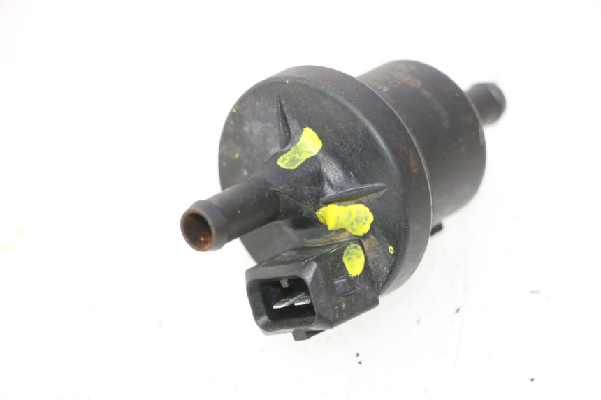 photo de SOUPAPE VENTILATION CANISTER BMW C SPORT 650 (2015 - 2021) - Gros plan technique