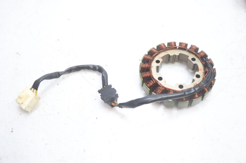 photo de STATOR HONDA FJS SILVER WING SILVERWING 400 (2005 - 2008) - Zoom état d’usage