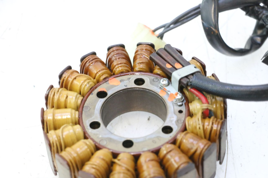 photo de STATOR SUZUKI GSR 600 (2005 - 2012) - Gros plan technique