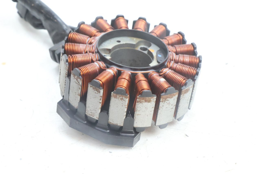photo de STATOR YAMAHA N-MAX NMAX 125 (2021 - 2024) - Autre angle de vue