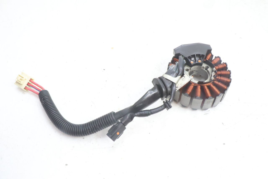 photo de STATOR YAMAHA N-MAX NMAX 125 (2021 - 2024) - Gros plan technique