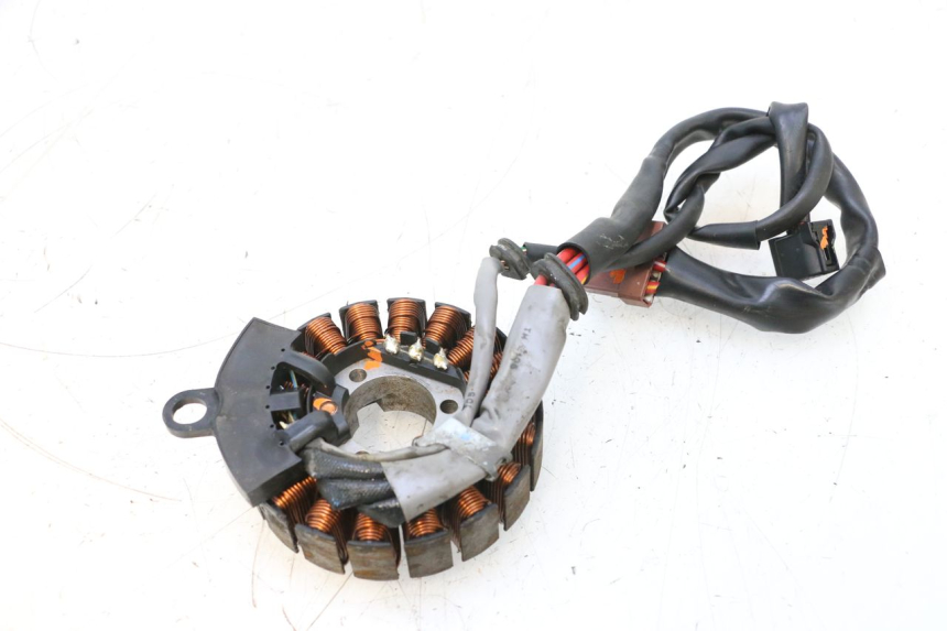 photo de STATOR HONDA PCX (JF57/JF64) 125 (2014 - 2018) - Points de fixation