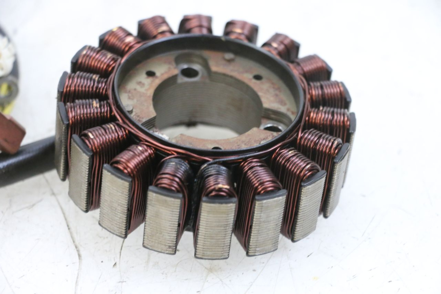 photo de STATOR PEUGEOT SATELIS 125 (2010 - 2012) - Points de fixation