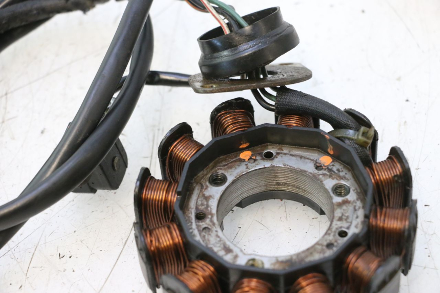 photo de STATOR YAMAHA WAVE RUNNER GP R 1200 (2000 - 2003) - Gros plan technique