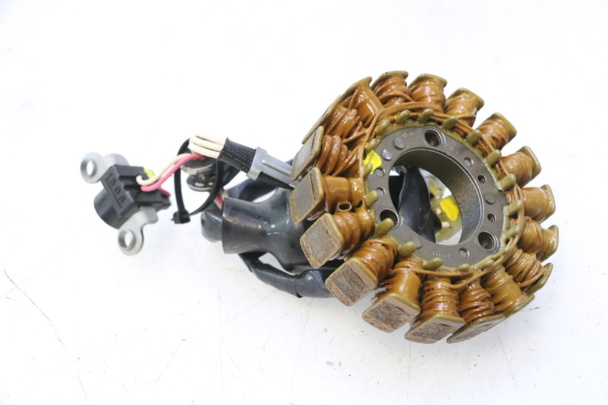 photo de STATOR YAMAHA XMAX X-MAX 125 (2006 - 2009) - Gros plan technique