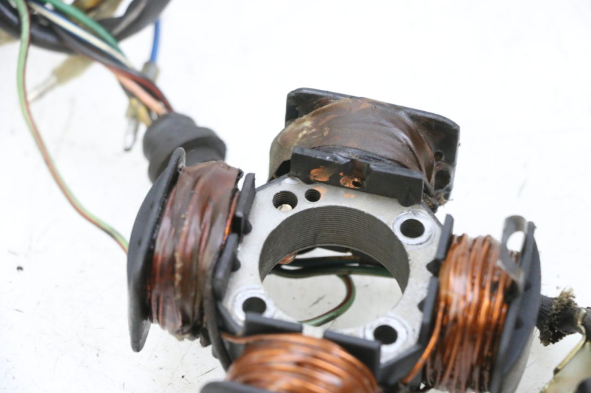 photo de STATOR KYMCO ZING 125 (1997 - 2003) - Gros plan technique