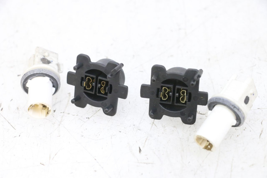 photo de SUPPORT AMPOULE SUZUKI BURGMAN 125 (2007 - 2014) - Vue principale