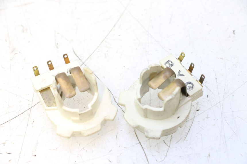 photo de SUPPORT AMPOULE YAMAHA YP MAJESTY 125 (2002 - 2006) - Détail de la pièce