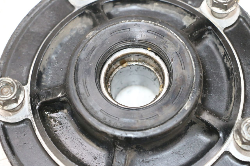 photo de SUPPORT COURONNE SUZUKI GSXR GSX-R 1000 (2003 - 2004) - Autre angle de vue