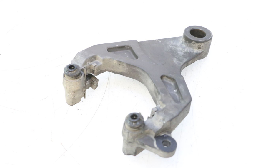 photo de SUPPORT ETRIER FREIN ARRIERE YAMAHA FJR 1300 (2001 - 2005) - Gros plan technique