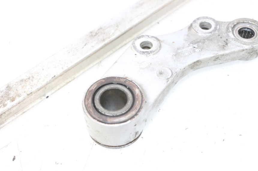 photo de SUPPORT ETRIER FREIN ARRIERE KAWASAKI GPX F ZX750F 750 (1986 - 1990) - Détail de la pièce