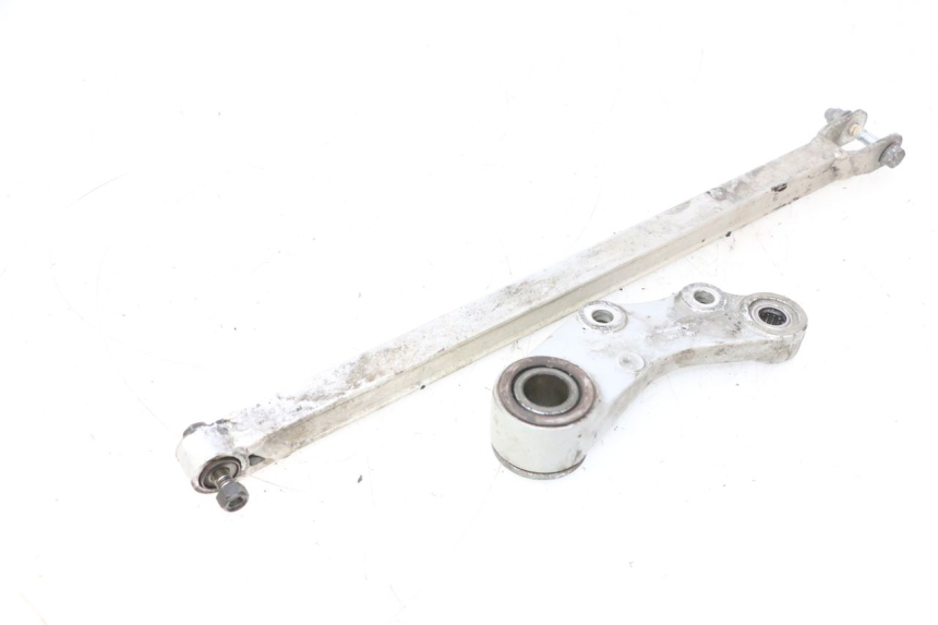 photo de SUPPORT ETRIER FREIN ARRIERE KAWASAKI GPX F ZX750F 750 (1986 - 1990) - Autre angle de vue