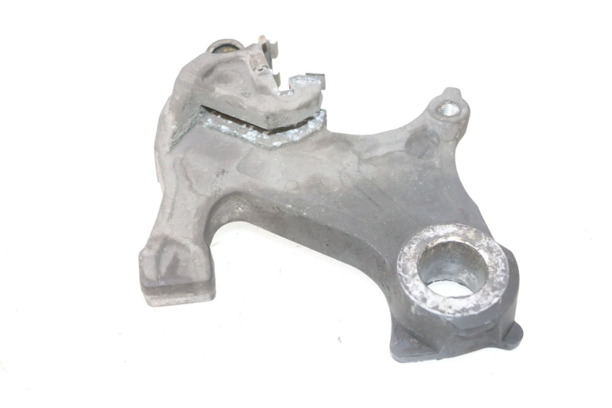 photo de SUPPORT ETRIER FREIN ARRIERE SUZUKI GSR 600 (2005 - 2012) - Zoom état d’usage