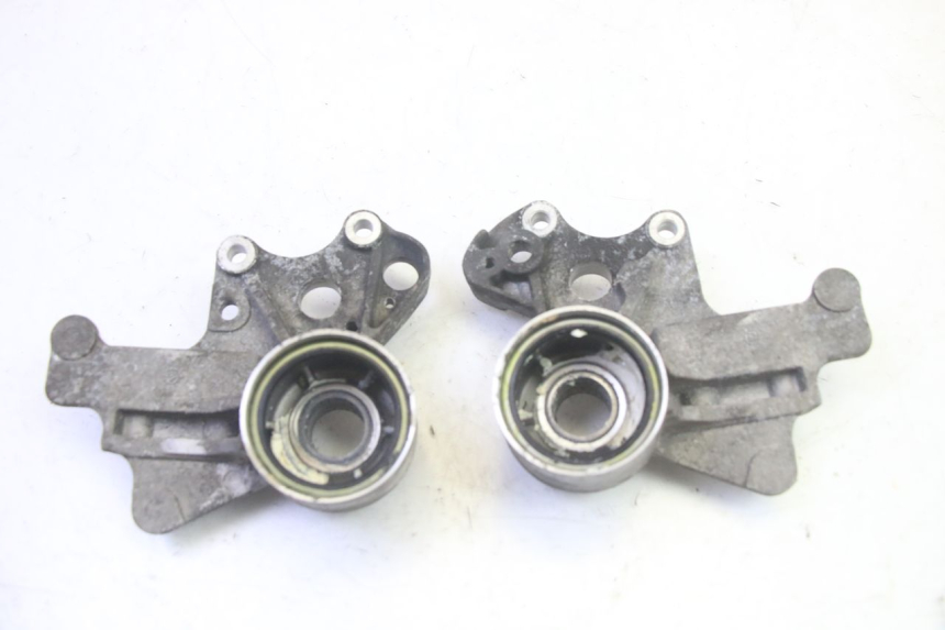 photo de SUPPORT ETRIER FREIN AVANT PIAGGIO MP3 HPE 350 (2018 - 2020) - Autre angle de vue