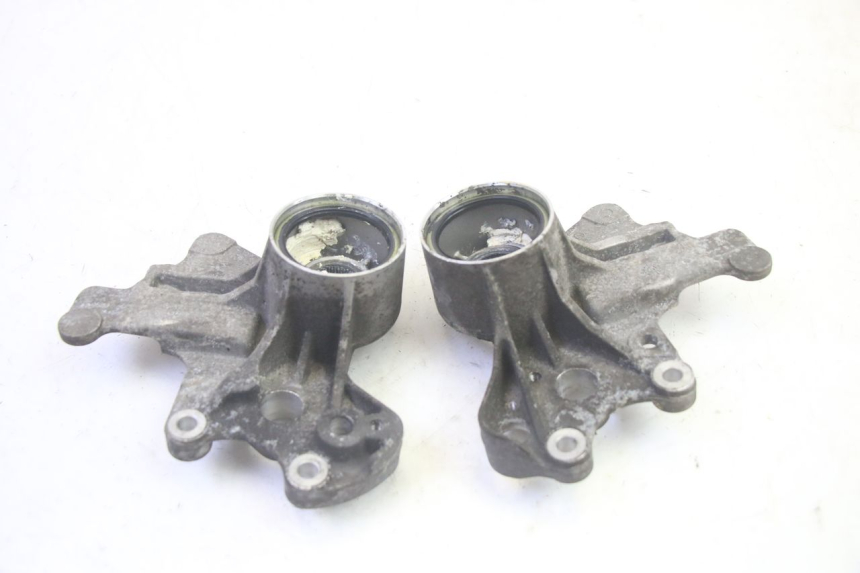 photo de SUPPORT ETRIER FREIN AVANT PIAGGIO MP3 HPE 350 (2018 - 2020) - Gros plan technique