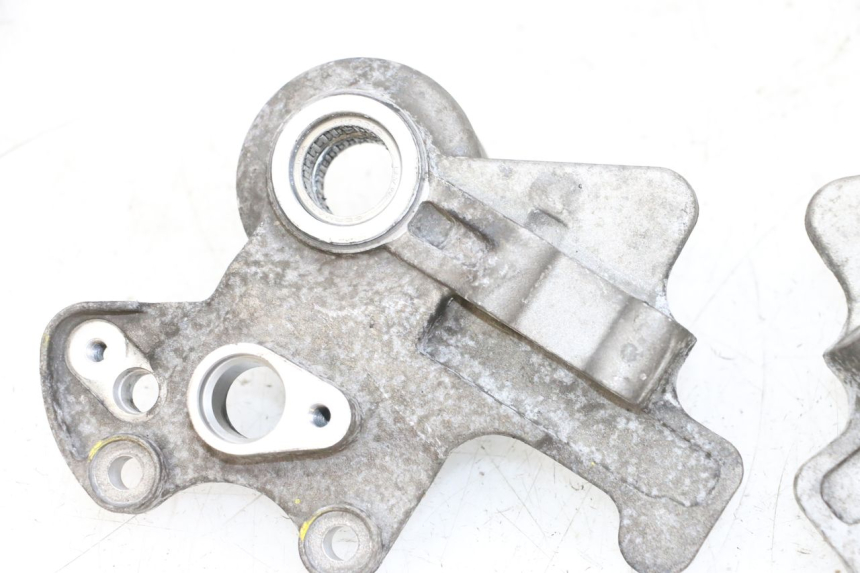 photo de SUPPORT ETRIER FREIN AVANT PIAGGIO MP3 HPE 300 (2019 - 2026) - Autre angle de vue