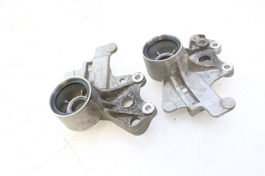 photo de SUPPORT ETRIER FREIN AVANT PIAGGIO MP3 HPE 530 (2022 - 2026) - Points de fixation