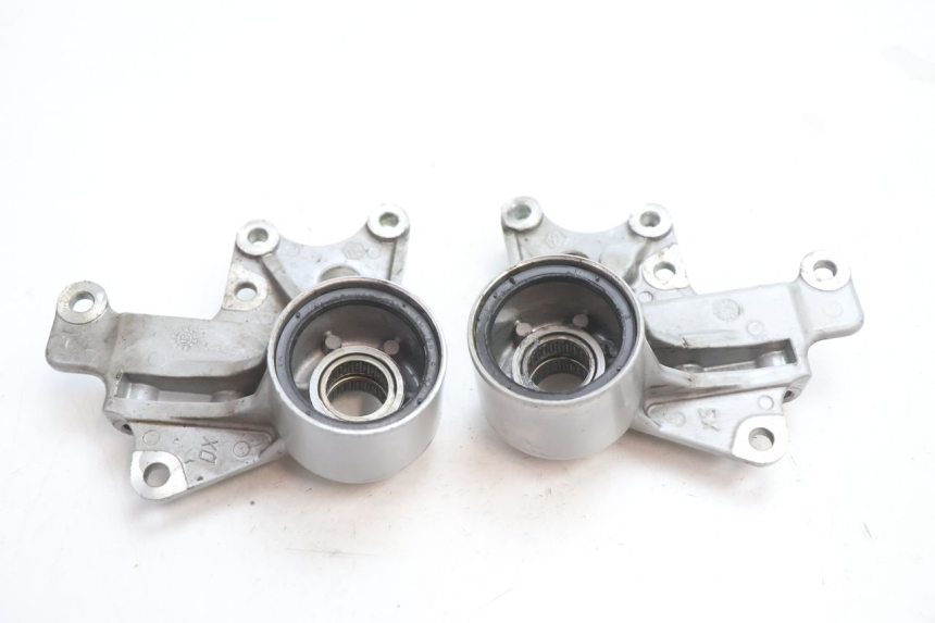 photo de SUPPORT ETRIER FREIN AVANT PIAGGIO MP3 LT 300 (2010 - 2016) - Gros plan technique