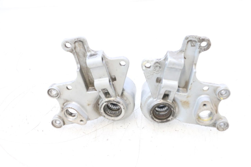 photo de SUPPORT ETRIER FREIN AVANT PIAGGIO MP3 RL 250 (2006 - 2010) - Gros plan technique