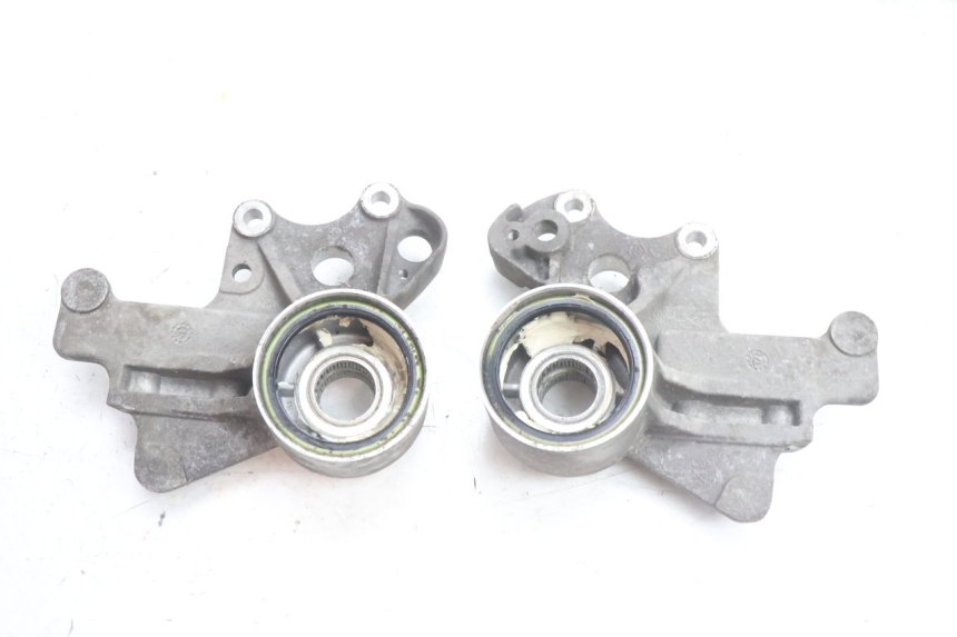 photo de SUPPORT ETRIER FREIN AVANT PIAGGIO MP3 500 (2016 - 2018) - Autre angle de vue